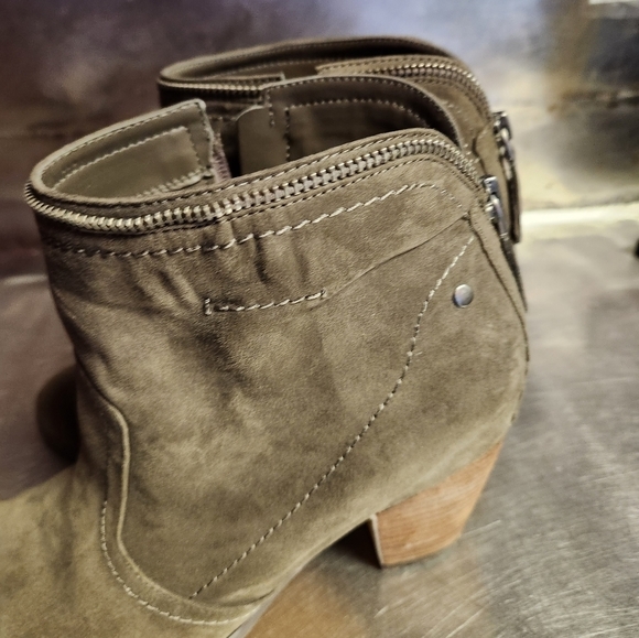 Crown Vintage Suede Ankle Boots - Picture 3 of 10